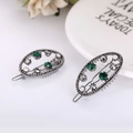 Detalle de set de pinzas para el cabello vintage con pedrería verde y blanca sobre metal - Ovalado Hueco - Negro de Pistola