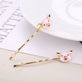 Detailansicht von zwei rosa Schweine-Haarklammern mit goldenen Metallnadeln auf Teller - Rosa Sternzeichen Schwein 2er Set (4093132003320)