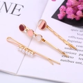 Set de tres elegantes pinzas doradas para el pelo con perlas y detalles de colores - Círculo Rosa