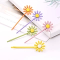 Lot de 5 barrettes à fleurs marguerites aux tons macarons mats sur un fond blanc épuré - Ensemble multicolore