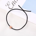 Elastico per capelli nero minimalista con un piccolo ciondolo a forma di cuore rosa opaco - Champagne