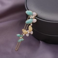 Pince à cheveux papillon dorée élégante avec des ailes en émail pastel et des perles - Bleu