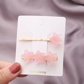 Détail de barrettes étoiles roses mates avec placage doré sur carte de présentation - Étoile Dégradé Rose Clair