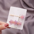 Détail de barrettes étoilées mates en dégradé de rose et violet avec finition dorée - Étoile Dégradé Violet