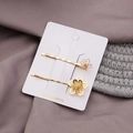 Set di due fermagli per capelli dorati con fiori minimalisti e dettagli in cristallo - Set Fiore / Fiore