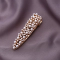 Elegante molletta rettangolare con perle bianche su una base in metallo dorato - Goccia d'acqua sottile
