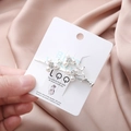 Eleganter Haarclip in Astform mit Perlen und Strasssteinen auf Seidenhintergrund - Silberner Ast
