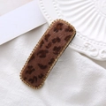 Dettaglio della clip per capelli leopardata in peluche con strass dorati scintillanti - Stile Rettangolare Caffè Scuro