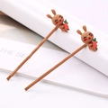 Paire de jolies barrettes lapin marron mat avec détail carotte sur fond blanc - Lapin Orange
