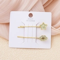 Detalle de dos lindas horquillas con estrella y nube en una tarjeta de regalo - Estrella Nube Dorado