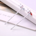 Détail de deux jolies barrettes lapin 3D blanches avec carottes sur métal blanc - Lapin Blanc