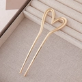 Elegante fermaglio per capelli a cuore dorato con due rebbi su un cuscino per gioielli - Cuore