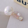 Primer plano de una pinza para el cabello con perla y concha de estilo francés elegante - White Round Pearl