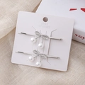 Eleganti fermagli per capelli a fiocco argento con perle bianche su cartoncino - Bianco E Argento