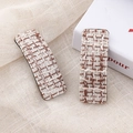 Detail der Tweed-Stofftextur auf Hahnentritt-Haarspangen in Braun und Beige - Hellbraun Rechteckig