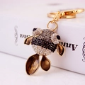Porte-clés poisson doré orné de strass noirs et blancs sur base en métal doré - Noir et Gris