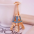 Gouden Eiffeltoren sleutelhanger met hemelblauwe strass-steentjes op metalen basis - Blauw