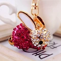 Portachiavi a coniglio zodiacale rosa con cristalli brillanti e moschettone dorato chic - Rosa