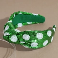Détail d'un serre-tête à paillettes vertes avec pois blancs et nœud élégant large - Pois Verts