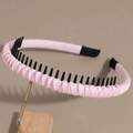 Detail of light pink woven fabric headband with black anti-slip inner teeth and end tips - Pink