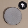 Detail van zwart haarnetje met elastisch trekkoord en plastic verstelbare gesp - Trekkoord Stijl