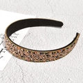 Dettaglio del cerchietto a foglia oro champagne con strass colorati e perline - Grigio Argento