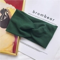 Dettaglio della trama in maglia a coste verde scuro e design elegante della fascia a nodo - Smeraldo