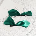 Coppia di eleganti fermagli per capelli in raso verde scuro con base a clip in metallo - Verde