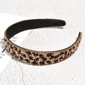Dettaglio del cerchietto barocco con strass e perline color oro rosa lucido - Nero