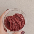 Élastiques à cheveux rouge foncé avec nœuds tissés dans un pot de rangement clair - Pack de 20 Bâtons / Orange