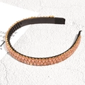 Détail du serre-tête baroque avec double rangée de strass et dents antidérapantes - Champagne
