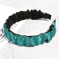 Dettaglio del cerchietto plissettato turchese con strass brillanti stile retrò - Strass Blu