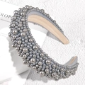 Détail d'un serre-tête éponge gris avec perles incrustées et doublure intérieure velours - Gris