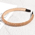 Dettaglio del cerchietto champagne con perle luccicanti e cristalli sfaccettati - Stile Scintillante Fine / Champagne