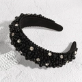 Serre-tête vintage noir en éponge avec perles et strass sur fond beige texturé - Serre-tête Noir Perles Mixtes