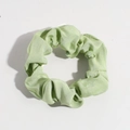 Hellgrüner Scrunchie aus glänzendem Stoff mit feiner Webstruktur und Falten-Design - Einfarbig Grün