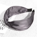 Elegante cerchietto in raso grigio scuro con design a nodo intrecciato alla moda - Grigio