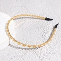 Detail van de elegante gouden haarband met amberkleurige en witte kristallen kralen - Champagne