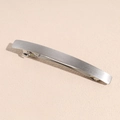 Dettaglio del fermaglio per capelli in lega argento opaco con molla elegante - Stile Argento Spazzolato Opaco / Argento