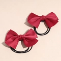 Dettaglio di elastici per capelli con fiocco in raso rosso e bande ad alta elasticità - Rosso