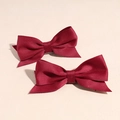 Paar wijnrode satijnen strik haarclips met elegante zijdeachtige textuur en details - Rood
