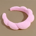 Dettaglio della fascia imbottita intrecciata rosa in morbida spugna per skincare - Rosa