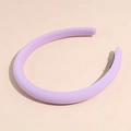 Dettaglio del cerchietto imbottito lavanda con tessuto twill e morbida imbottitura - Viola
