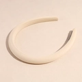 Dettaglio cerchietto in spugna beige con tessuto testurizzato e design spesso moderno - Beige