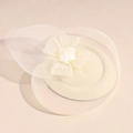 Elegante cappellino da sposa beige con rete, rosa di raso e perle per cerimonie - Bianco Sporco