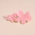 Vista detallada de la pinza para el cabello de mariposa rosa translúcida con diseño de pato - Rosa Brillante