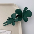 Pince à cheveux papillon vert foncé mate avec design en résine multicouche pour femme - Givré Mat / Vert Mat