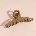 Grande pince à cheveux en acrylique kaki mat au design torsadé pour coiffure élégante - Pince en U Torsadée / 1 Pièce / Marron