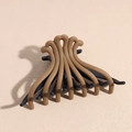 Détail macro de la pince à cheveux bicolore en forme de pieuvre avec finition mate - Pince Poulpe Noir et Café