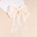 Detailansicht der cremefarbenen Haarklammer mit Organza-Schleife und langen Bändern - Champagner